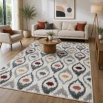 Moderner Teppich in Creme Grau mit buntem geometrischem Muster im Wohnzimmer