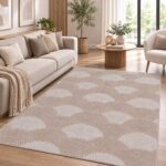 Moderner Teppich in Beige Creme mit geometrischem Bogenmuster im Wohnzimmer