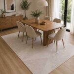 Moderner Teppich in Beige mit geometrischem Muster im Esszimmer