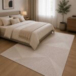 Beiger Teppich mit modernem geometrischem Muster im Schlafzimmer