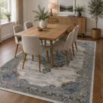 Vintage Teppich in Grau Blau Beige mit klassischem Medaillonmuster im Esszimmer
