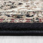Kashmir 2608 Schwarz Detailansicht von Teppichrand und Flor